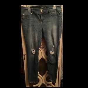Torrid premium stretch skinny ripped jeans